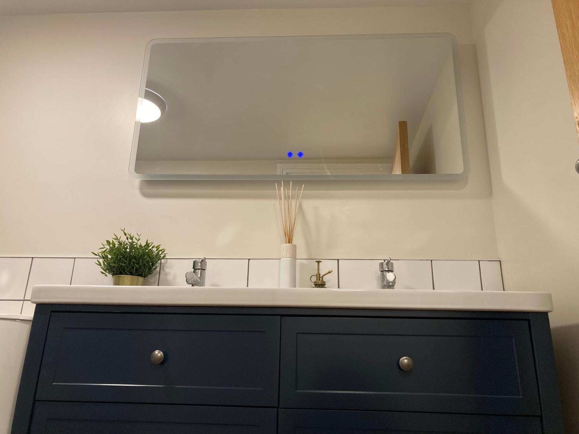 Smart 4K Tvs In All Bedrooms Double Vanity Sink Belfast Kültér fotó