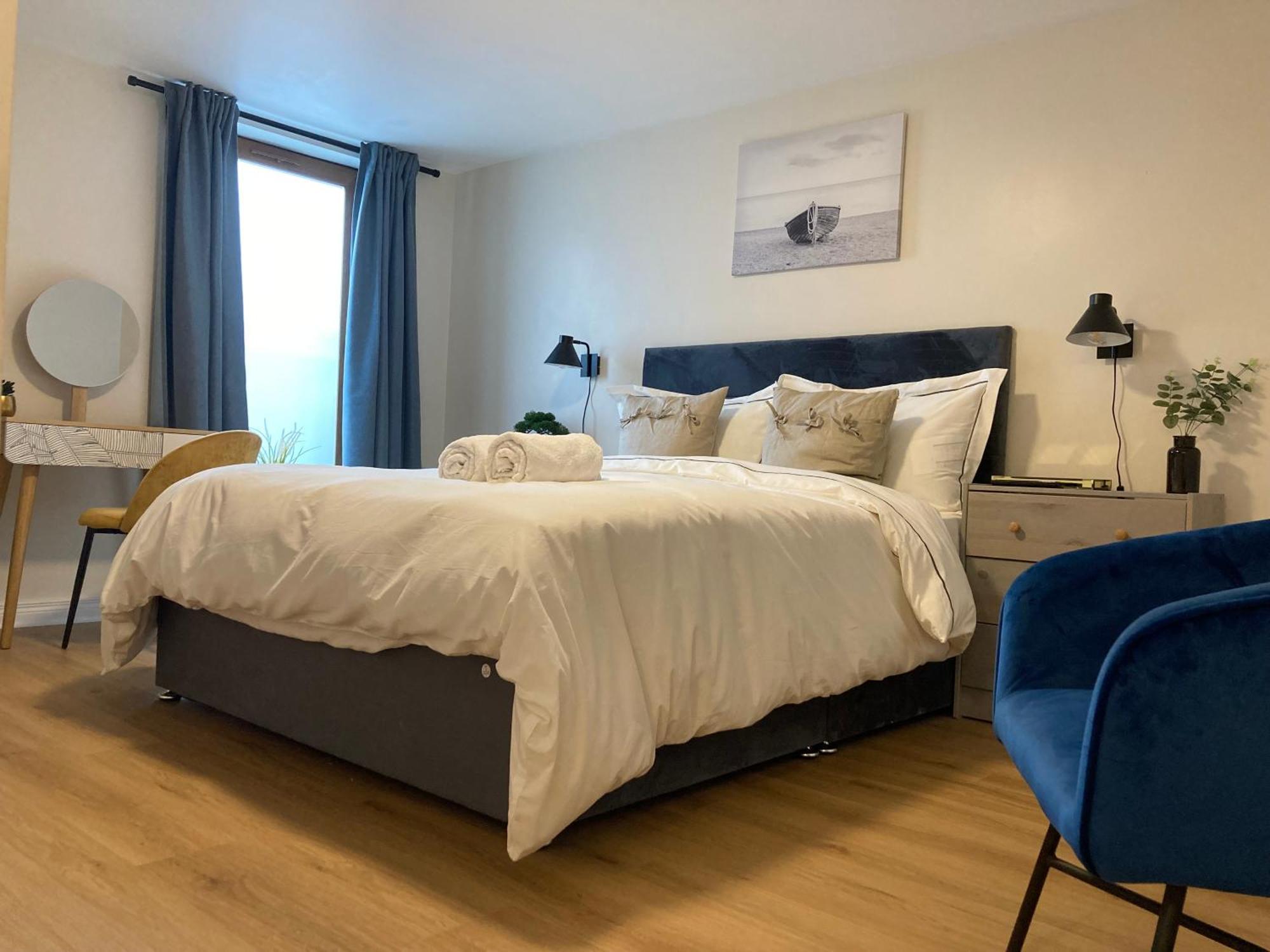 Smart 4K Tvs In All Bedrooms Double Vanity Sink Belfast Kültér fotó