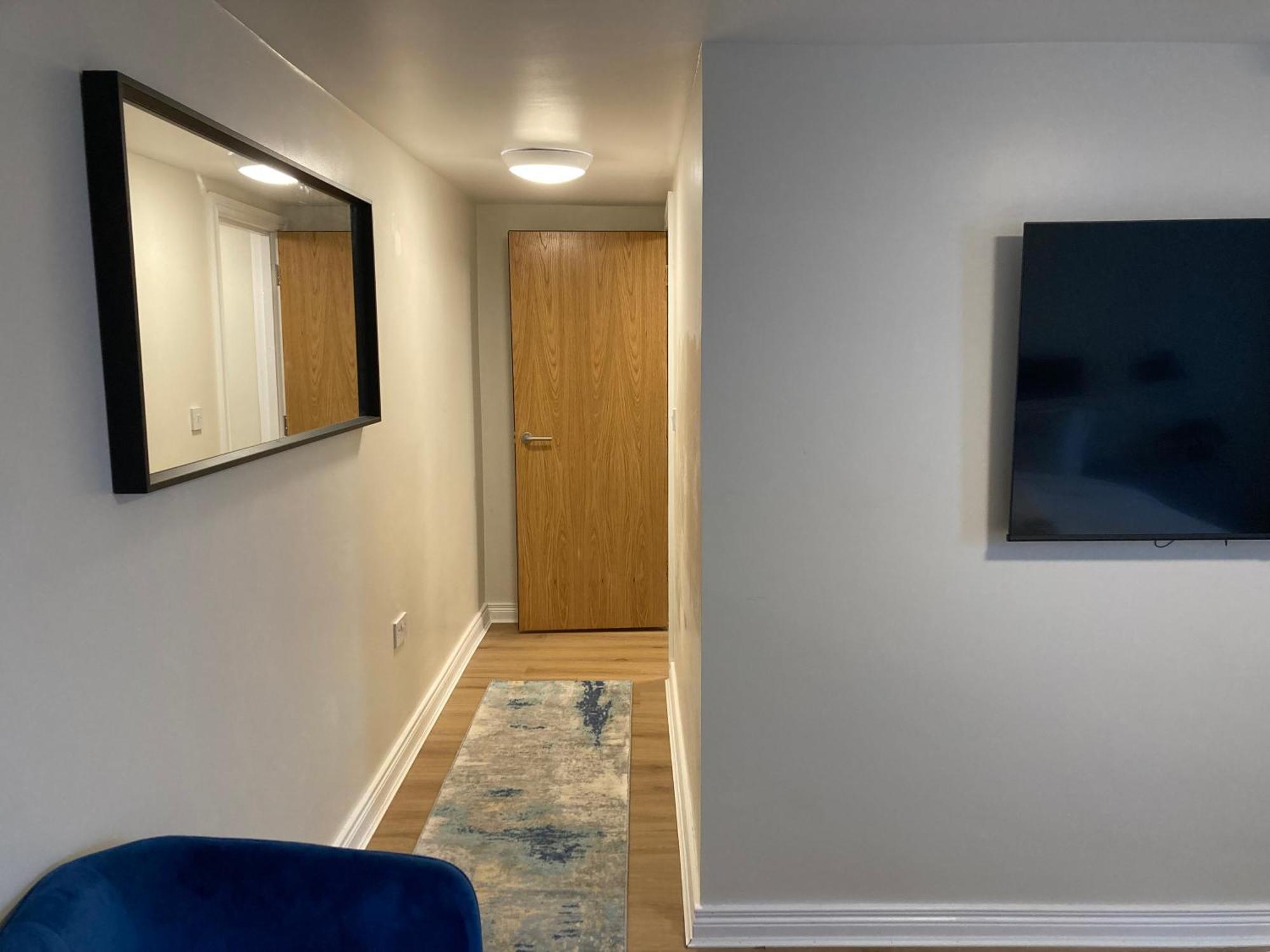 Smart 4K Tvs In All Bedrooms Double Vanity Sink Belfast Kültér fotó