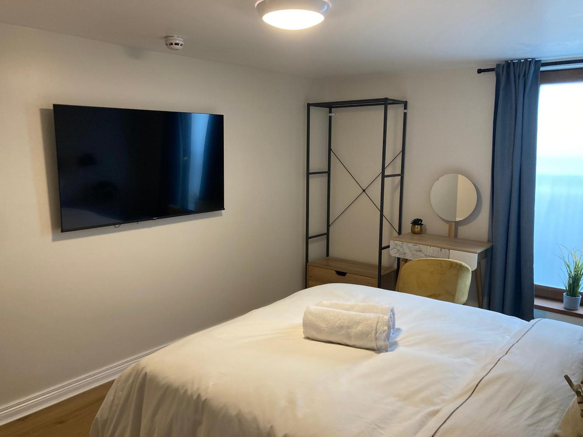 Smart 4K Tvs In All Bedrooms Double Vanity Sink Belfast Kültér fotó