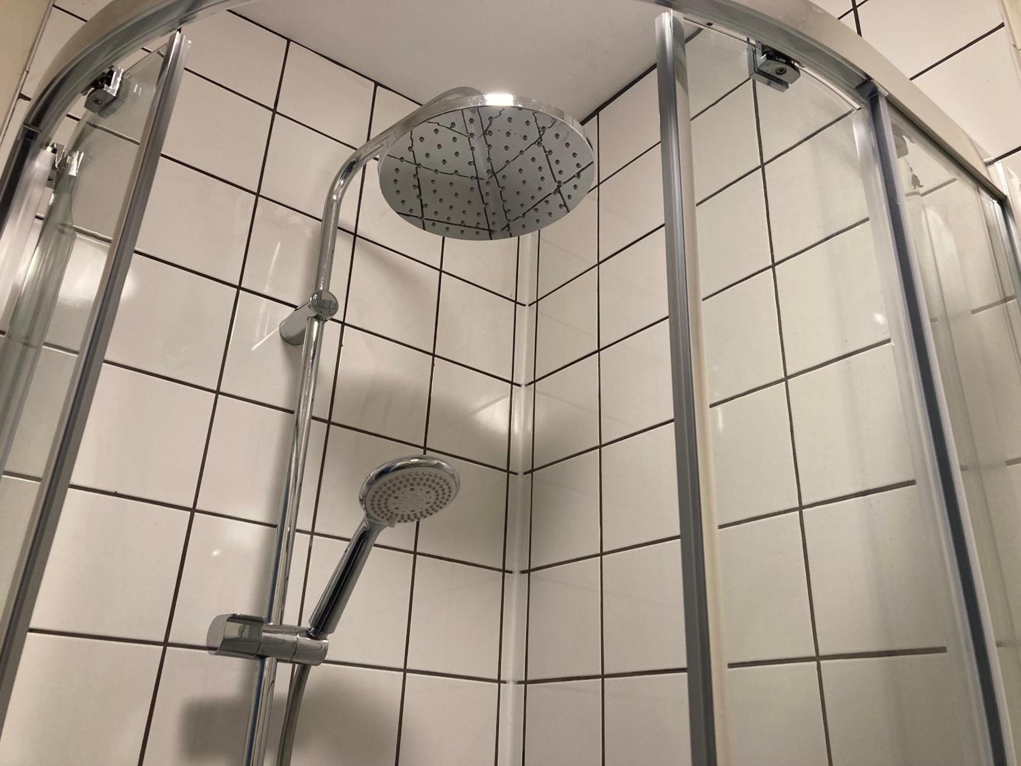 Smart 4K Tvs In All Bedrooms Double Vanity Sink Belfast Kültér fotó